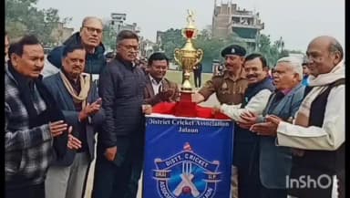 उरई: पुलिस लाइन में शुरू हुआ महिला क्रिकेट टूर्नामेंट, जिलाधिकारी सहित आला अधिकारी रहे मौजूद