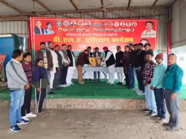 पीलीभीत: समाजवादी पार्टी के कार्यालय पर मनाई गई संत रविदास और संत नरहरी दास की जयंती