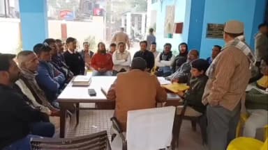 सिवान: आगामी त्योहारों को लेकर नगर थाने में शांति समिति की बैठक बुलाई गई