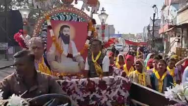 पाली: संत शिरोमणि रविदास जयंती के अवसर पर पाली शहर में आयोजित हुए कई कार्यक्रम, सूरजपोल से मुख्य मार्ग पर निकाली गई शोभायात्रा