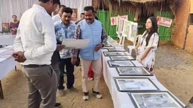 कोंडागांव: मोर सुआद दीदी की रसोई कोंडागांव में चित्रकला प्रदर्शनी का समापन, विधायक नीलकंठ टेकाम ने 22 कलाकारों को दिए प्रमाण पत्र