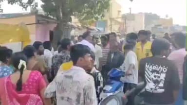 தேன்கனிகோட்டை: தளி சாலையில் காய்கறி வியாபாரியை கடையில் வைத்து அரிவாளால் வெட்டி விட்டு ஆட்டோவில் தலைமறைவான மர்மநபர்கள் குறித்து போலிசார் விசாரணை