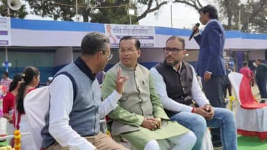 কল্যাণী: কল্যাণীর সেন্ট্রাল পার্কে বার্ষিক ক্রীড়া প্রতিযোগীতার ব্যারেটো ও সংগ্রামের সাথে INTTUC সভাপতি সনৎ চক্রবর্তী