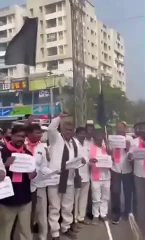 మేడ్చల్: మల్లాపూర్ చౌరస్తాలో సీఎం రేవంత్ రెడ్డి దిష్టిబొమ్మ దగ్ధం