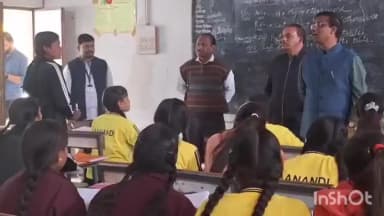 कलेक्टर ने बोर्ड परीक्षा की तैयारी को लेकर किया स्कूल का निरीक्षण, छात्रों को दिए अध्ययन के निर्देश