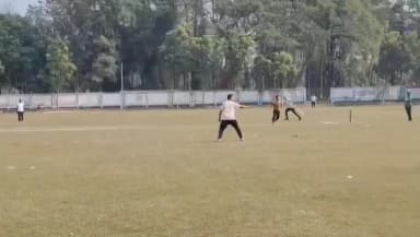 আলিপুরদুয়ার ২: মাদকবিরোধী প্রচার করতে পুলিশের তরফ থেকে ক্রিকেট প্রতিযোগিতা হল চিকলিগুড়িতে