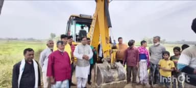 দেগঙ্গা: দেগঙ্গারসোহাই শ্বেতপুর গ্রাম পঞ্চায়েতের বড় বিশ্বেশ্বর পুর মোড় থেকে পাচুরিয়া ব্রিজ পর্যন্ত প্রায় ৪ কিলোমিটার রাস্তা