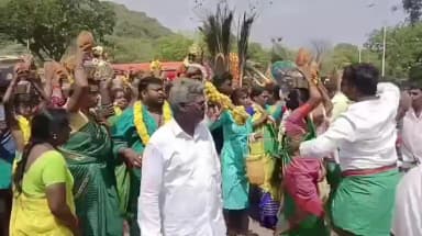 செங்கல்பட்டு: இருங்குன்றம்பள்ளி பாலமுருகன் ஆலயத்தில் தைப்பூசத்தையொட்டி காவடி மற்றும் பால்குடம் எடுத்து பக்தர்கள் வழிபாடு செய்தனர்