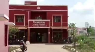 இளையாங்குடி: அடையாளம் தெரியாத இருசக்கர வாகனம் மோதி விபத்து – போலீசார் விசாரணை