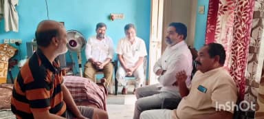 కార్యకర్త రోడ్డు ప్రమాదంలో గాయపడి చికిత్స పొందుతుండగా పరామర్శించిన బిజెపి జిల్లా అధ్యక్షుడు