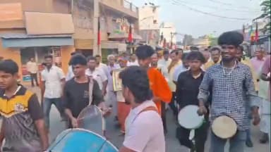 நாட்றாம்பள்ளி: புதுப்பேட்டை பகுதியில் மறைந்த பாமக நிர்வாகி குருவின் பிறந்தநாளை கொண்டாடிய பாமகவினர் மற்றும் முன்னாள் எம்எல்ஏ