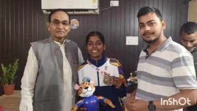 डोलरिया: बघवाड़ा में विधायक ने थ्रो बॉल प्रतियोगिता में स्वर्ण पदक जीतने वाली राधिका का कार्यालय पर किया स्वागत