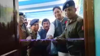 ভগবানগোলা ২: জেলা পুলিশ সুপারের নির্দেশে, রানিতলা থানার ওসি অরজিত ঘোষের উদ্যোগে স্বেচ্ছায় রক্তদান শিবির অনুষ্ঠিত হলো।