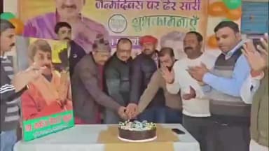 ज़मानिया: गाजीपुर के रामलीला मैदान में भोजपुरी गायक व सांसद मनोज तिवारी का जन्मदिन मनाया गया