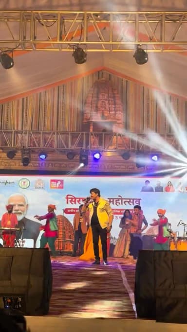 सुनील तिवारी लोक कला मंच, रायपुर द्वारा रंग-झांझर कार्यक्रम की प्रस्तुति।
राजकीय गीत की प्रस्तुति से दर्शक हुए मुग्ध। ...