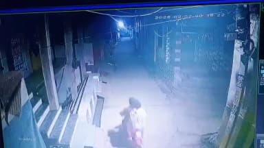 मालीपुरा वार्ड नंबर 34 में सुबह 3:30 बजे 3 शख्सियतों ने बैटरी रिक्शा की प्लॉट के अंदर से चारों बैटरी और चार्जर की चोर