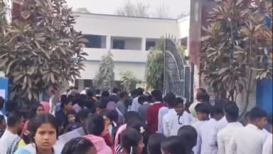 বামনগোলা: বামনগোলা থানার উদ্যোগে মাধ্যমিক পরীক্ষার্থীদের সুভেচ্ছা