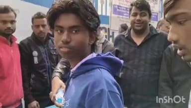 কুমারগঞ্জ: মাধ্যমিক পরীক্ষার্থীদের গোলাপ ফুল পেন জলের বোতল দিয়ে শুভেচ্ছা জানাল কুমারগঞ্জের বিশিষ্টজনেরা