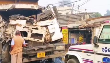 ଅନୁଗୋଳ: ଜରାସିଂହା ଗ୍ରାମରେ ଦୁଇ ଟ୍ରକ୍ ଦୁର୍ଘଟଣାରେ ଦୁଇ ଗୁରୁତର