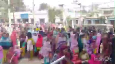 রতুয়া ১: রতুয়া এক ব্লকের শুনানি কেন্দ্রে মহিলা পুরুষের লম্বা লাইন,চরম ভোগান্তি মানুষের