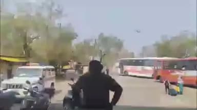 तिवसा: प्रहार चे प्रवाशांसाठी उपोषण आंदोलन मोझरी तिवसा येणाऱ्या जाणाऱ्या प्रवासासाठी आंदोलन ,आता बसेस यायला लागला डेपोत