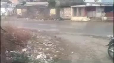 કોડીનાર: ગીરસોમનાથ ના કોડીનાર તાલુકાના સીંધાજ ગામે ધોધમાર વરસાદ ચાલુ કમોસમી વરસાદ થી ખેડૂતોની ચીંતામા થયો વધારો