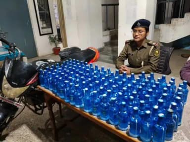 सिकटी: सिकटी पुलिस ने 57 बोतल नेपाली शराब के साथ एक व्यक्ति को किया गिरफ्तार