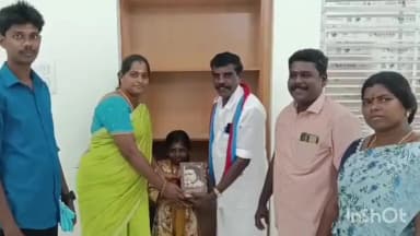 பெரியகுளம்: பெரியகுளம் 13வது வார்டில் புதிதாக திறந்த படிப்பகத்திற்கு 25 க்கும் மேற்பட்ட புத்தகங்களை இலவசமாக சிறுமி சிவானி வழங்கினார்