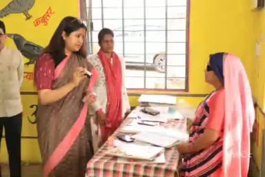 रामा: कलेक्टर ने किया बलोला बड़ी में आंगनवाड़ी केन्द्रों का निरीक्षण, दिए आवश्यक निर्देश