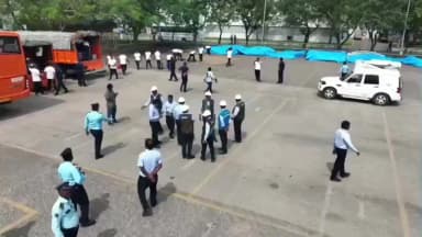 ஸ்ரீபெரும்புதூர்: ஸ்ரீபெரும்புதூரில் ஹூண்டாய் தொழிற்சாலையில் ரசாயன கசிவு ஏற்பட்டால் எவ்வாறு பாதுகாப்பது குறித்து தத்ரூபமாக பாதுகாப்பு ஒத்திகை நிகழ்ச்சி நடைபெற்றது