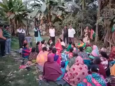 উলুবেড়িয়া ১: উলুবেরিয়া পৌরসভার 29 নম্বর ওয়ার্ডে উন্নয়নের পাঁচালীর কর্মসূচি উপস্থিত পৌরসভার চেয়ারম্যান ও ভাইস চেয়ারম্যান