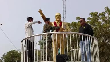 લખતર: લખતર ના કેશરીયા ગામનો યુવક બીએસએફ ની 11 મહિનાની ટ્રેનિંગ પૂરી કરી માદરે વતન પરત ફરતા ગ્રામજનો દ્વારા ભવ્ય સ્વાગત કરાયું