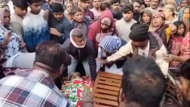 পূর্বস্থলী ১: সমুদ্রগড় স্টেশন সংলগ্ন কৃষক বাজার এলাকায় সরষে পিসাইয়ের ঘানি কলে কাজ করার সময় গলায় মাফলার জড়িয়ে মর্মান্তিক মৃত্যু