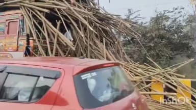 మామూనూరు వద్ద అదుపు తప్పి డివైడర్ను ఢీ కొట్టిన