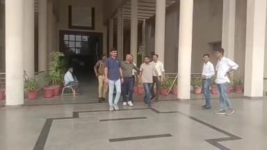 વડોદરા પશ્ચિમ: ડ્રગ્સ કેસમાં પકડાયેલા SOG ના ASI લક્ષ્મીકાન્તનો PI જેવો ઠાઠ,ડ્રગ્સની કામગીરી સોંપાતી હતી