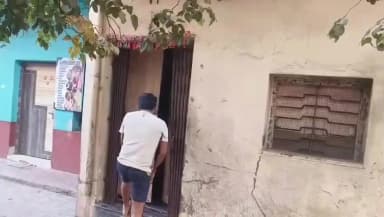 জামুরিয়া: জামুরিয়ার ৪ নম্বর ওয়ার্ডের হাটতলা এলাকার সাবান ফ্যাক্টরির গলিতে অবস্থিত রাজেশ বানসালের বাড়িতে ইডির হানা