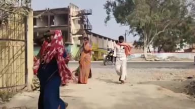 ಸಿರವಾರ: ಕವಿತಾಳ ಆಸ್ಪತ್ರೆ ಮುಂದೆ ಮೃತ ವ್ಯಕ್ತಿಯ ಕುಟುಂಬಸ್ಥರ ಆಕ್ರಂದನ ಮುಗಿಲು ಮುಟ್ಟಿತ್ತು