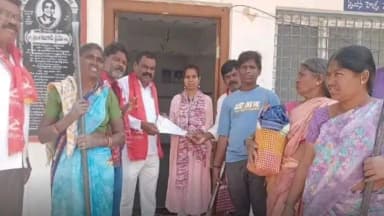 పత్తికొండ: పత్తికొండలో ఉపాధి కూలీలు సచివాలయ సిబ్బందికి వినతి పత్రం