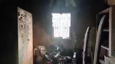 விக்கிரவாண்டி: விக்கிரவாண்டியில் வீட்டில் புத்தகம் வைத்திருந்த அறையில் ஏற்பட்ட தீ விபத்தில் ஓய்வு பெற்ற தலைமை ஆசிரியர் உயிரிழப்பு