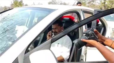 ఖానాపూర్: మున్సిపల్ ఎన్నికల నేపథ్యంలో ఖానాపూర్ మండలంలోని తర్లపాడు గ్రామ చౌరస్తా వద్ద ఎమ్మెల్యే వాహనం తనిఖీ