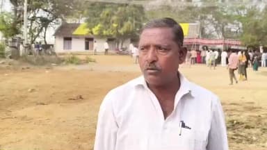 మహబూబాబాద్: కాంగ్రెస్ లో టికెట్లు అమ్ముకున్నారు మహబూబాబాద్ మున్సిపాలిటీ మాజీ వార్డు కౌన్సిలర్ బుజ్జి వెంకన్న సంచలన ఆరోపణలు