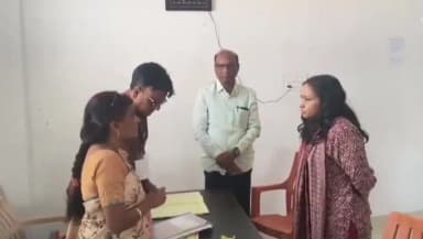 బాన్సువాడ: బాన్సువాడ మున్సిపల్ కార్యాలయాన్ని తనిఖీ చేసి, ఎన్నికల విధుల్లో అలసత్వం వహించొద్దని హెచ్చరించిన, సబ్ కలెక్టర్ కిరణ్మయి