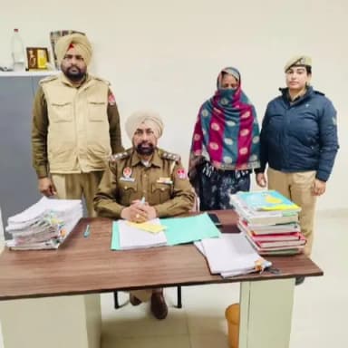 ਨਵਾਂਸ਼ਹਿਰ: ਥਾਣਾ ਸਦਰ ਬੰਗਾ ਪੁਲਸ ਨੇ ਛੇ ਗ੍ਰਾਮ ਹੈਰੋਇਨ ਸਮੇਤ ਪਿੰਡ ਖਟਕੜ ਕਲਾਂ ਨਿਵਾਸੀ ਕਮਲੇਸ਼ ਰਾਣੀ ਪਤਨੀ ਸੁਰਜੀਤ ਕੁਮਾਰ ਨੂੰ ਕੀਤਾ ਕਾਬੂ