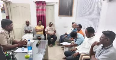 ಇಳಕಲ್: ನಗರದ ಶಹರ್ ಪೊಲೀಸ್ ಠಾಣೆಯಲ್ಲಿ ಸಮಾಲೋಚನಾ ಸಭೆ ನಡೆಸಿದ ಪೊಲೀಸರು