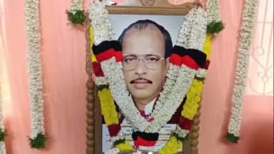 காஞ்சிபுரம்: கீழ் ஒட்டிவாக்கம் பகுதியில் முன்னாள் எம்எல்ஏ நினைவு நாளை ஒட்டி கைத்தறி மற்றும் துணிநூல் துறை அமைச்சர் காந்தி மாலை அணிவித்து மரியாதை செய்தார்