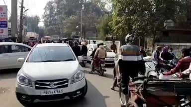 ਬਰਨਾਲਾ: ਸ਼ਹਿਰ ਵਿੱਚ ਪਾਰਕਿੰਗ ਦੀ ਸਮੱਸਿਆ ਤੋਂ ਲੋਕ ਦੁਖੀ ਲੱਗ ਰਹੇ ਹਨ ਵੱਡੇ ਵੱਡੇ ਜਾਮ