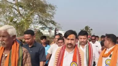 ସୋହେଲା: ନୂଆପାଲି ଗ୍ରାମରେ ଚାଲିଥିବା କ୍ରିକେଟ ଟୁର୍ନାମେଣ୍ଟର ଉଦଯାପନୀ ଉତ୍ସବ ରେ ଯୋଗଦାନ କଲେ ଭଟଲି ବିଧାୟକ