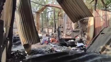 লক্ষীপুৰ: জলেশ্বৰৰ নিকটৱৰ্তী জামবাৰি গাঁৱত বিধ্বংসী অগ্নিকাণ্ড সংঘটিত হয়, কেবা লক্ষাধিক টকাৰ ক্ষতিসাধন