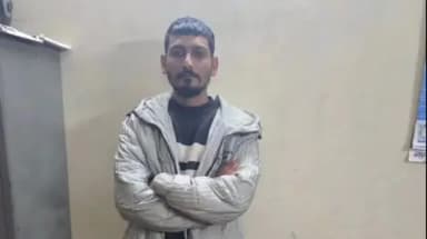 કોડીનાર: ગીરસોમનાથ Lcb પોલીસે વણાકબારા ના રાયોટીંગ અને મારામારીના ગુન્હાનો નાસતો ફરતો આરોપીને કોડીનાર થી ઝડપી લીધો