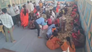 ಗಂಗಾವತಿ: ಐತಿಹಾಸಿಕ ಪ್ರಸಿದ್ಧ ಅಂಜನಾದ್ರಿ ಬೆಟ್ಟದ ಭಕ್ತರು ಹಾಕುವ ಕಾಣಿಕೆ ಹುಂಡಿಯ ಎಣಿಕೆ ಕಾರ್ಯಕ್ರಮ ನಡೆಯಿತು
70 ದಿನದಲ್ಲಿ 69 ಲಕ್ಷ ಹಣ ಸಂಗ್ರಹ